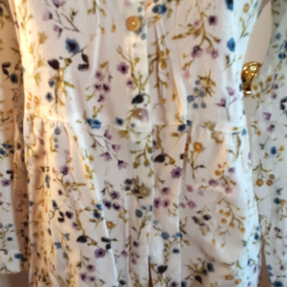 J. Jill Floral Empire Waist Blouse with MOP Buttons - Picture 3 of 7